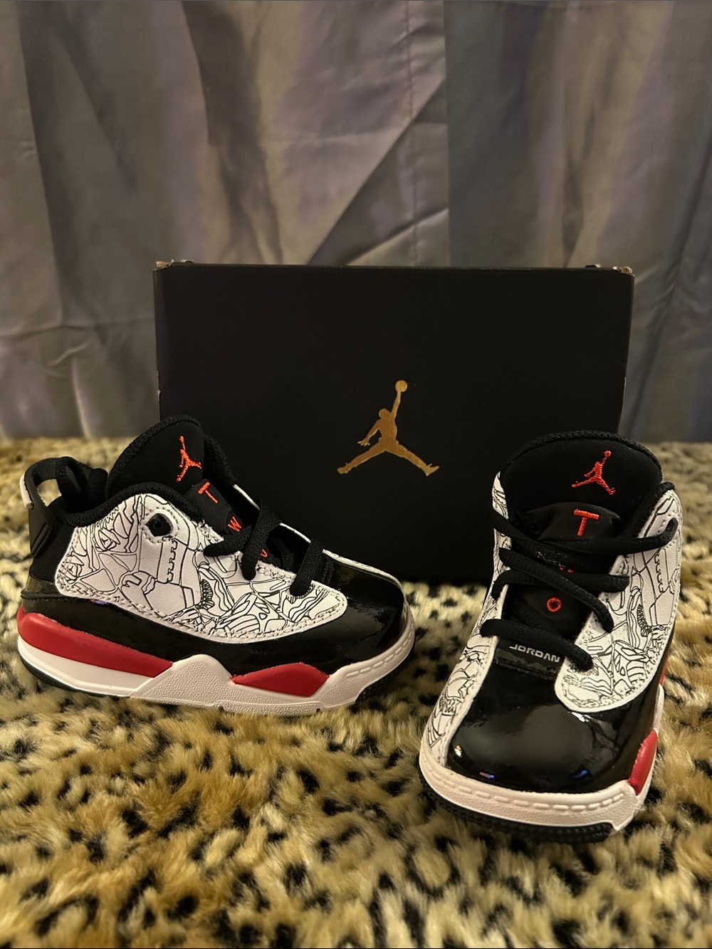Jordan Kids Black White Red Pattern Low-Top Sneakers